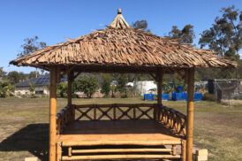 Gazebo 2.5mx2.5m Bamboe met zijpanelen en vloer – Bamboe Hut
